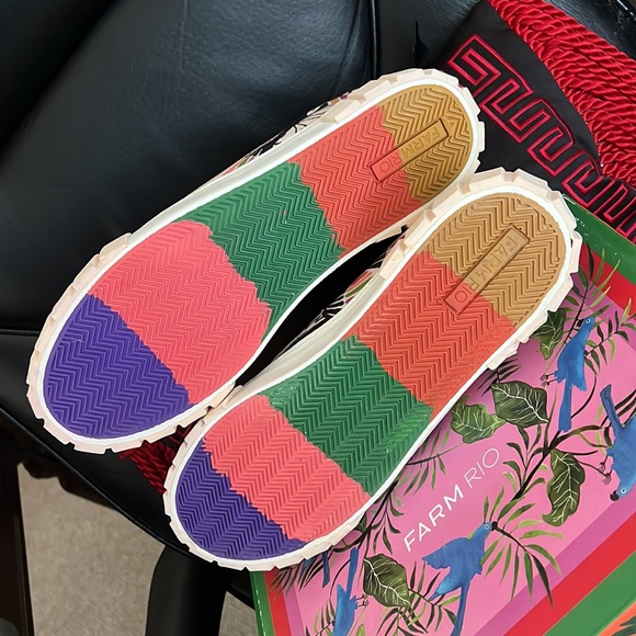 The fab and lovely day in Farm Rio sneakers, dress up or down 🌺 - Picture 9 of 13